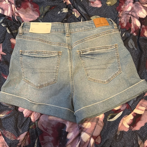 AE Mom Short - Picture 3 of 3